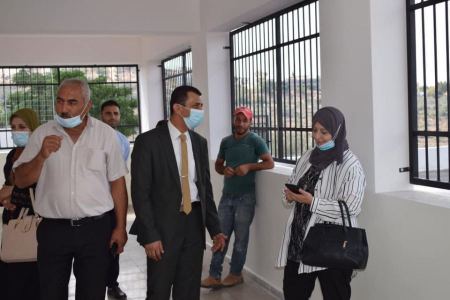 تسليم مشروع إنشاء مدرسة عبدالله اليونس الأساسية المختلطة في برطعة